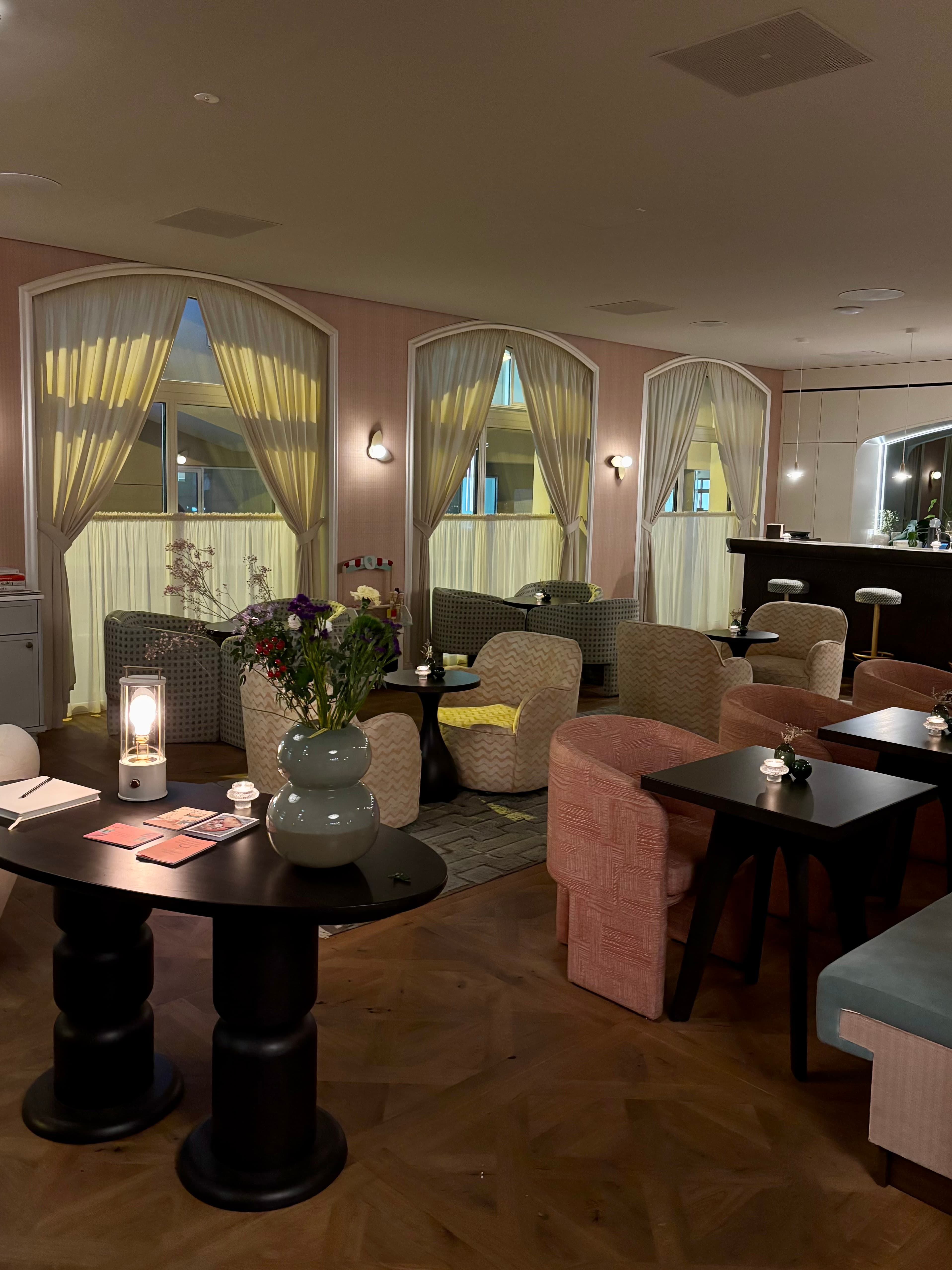 Bar und Lobby-Bereich vom Hotel zum Hirschen